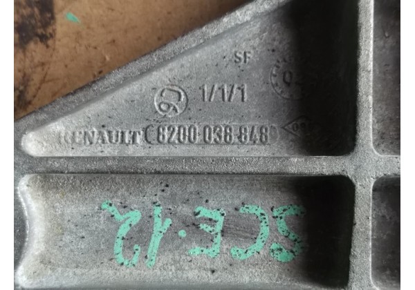 Кронштейн опори КПП Renault Scenic, Megane, 99-03, 8200038848, 7700427634